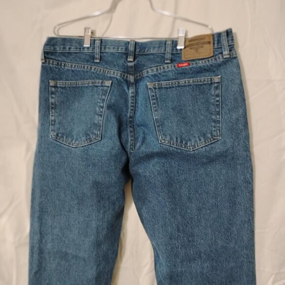NEW-WRANGLER-38" X 32" REGULAR FIT - Picture 4 of 7